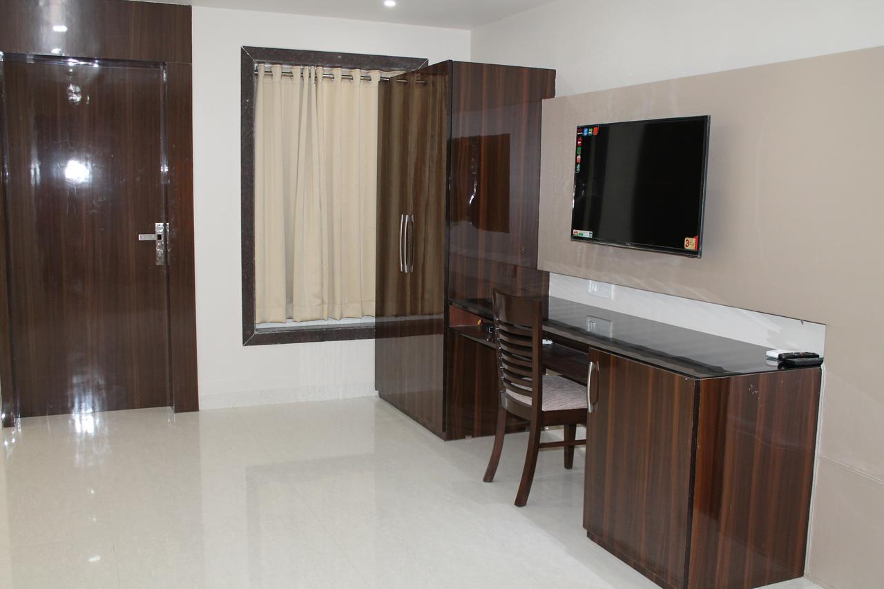 Hotel Goa Continental Arpora Exterior photo